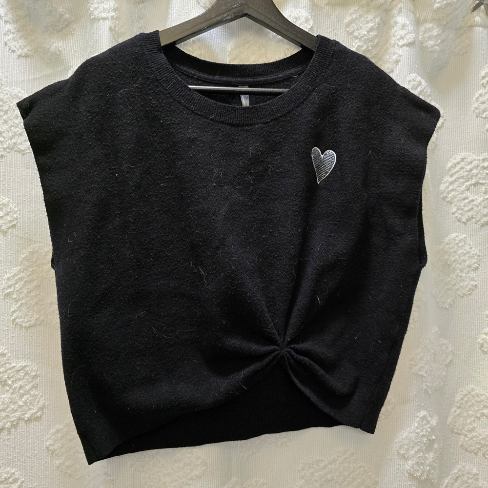 Anthropologie Black Twist Front Heart Embroidered Sweater Vest‎ Sleeveless Large